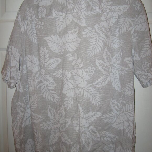 Grey Floral Pattern Casual Shortsleeve Button Up Shirt Men's Size Large - Picture 3 of 3
